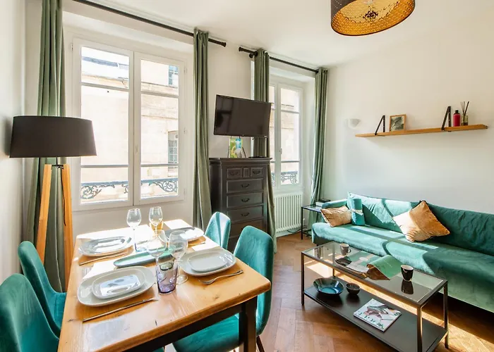 Apartment Geranimus Court Of Scents Versailles