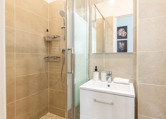Apartment Geranimus Court Of Scents Versailles